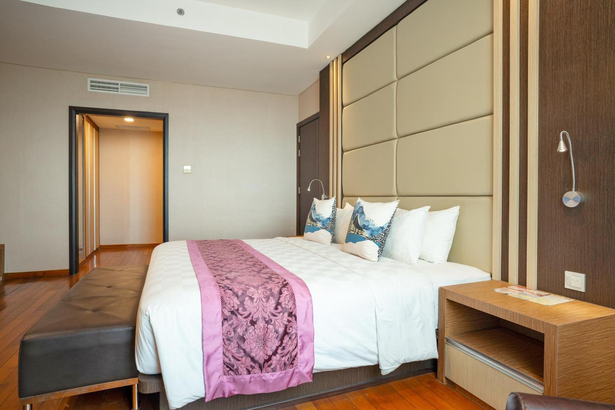 Nagoya Hill Hotel Batam Eksteriør billede